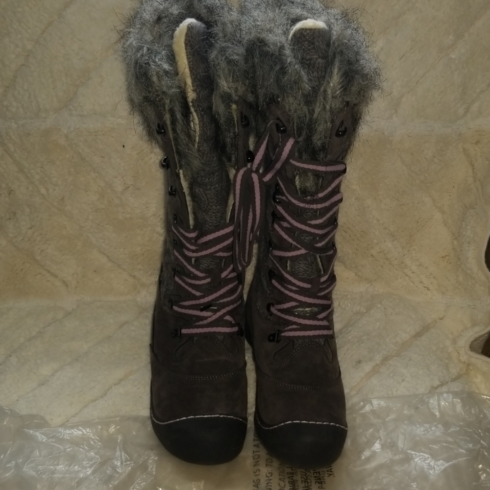Muk Luks Size 9